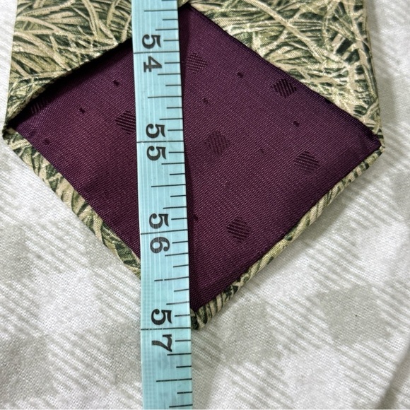 Vintage 1993 Silk Tie Wolf Graphic Endangered Species Made in USA Taking A Break - Picture 7 of 7